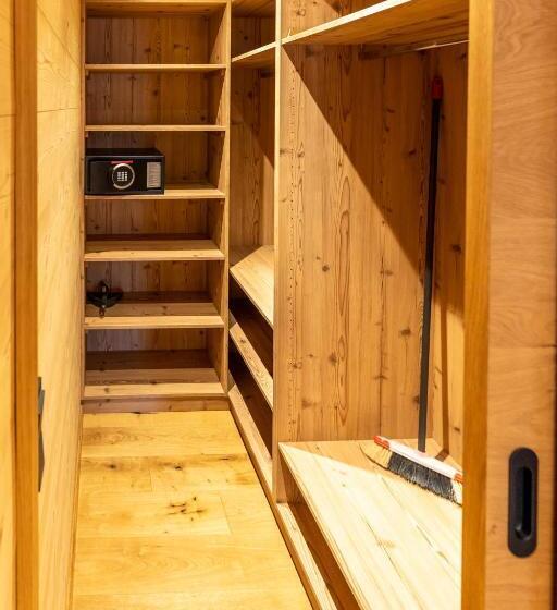 דירת שני חדרים, Madlhof