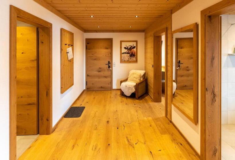 דירת שני חדרים, Madlhof