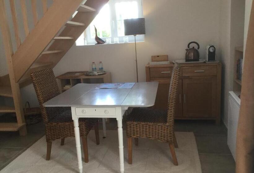 Standard room with outdoor bath, La Petite Jucherie