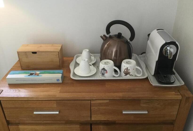 Standard room with outdoor bath, La Petite Jucherie