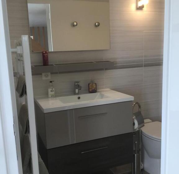 Standard room with outdoor bath, La Petite Jucherie
