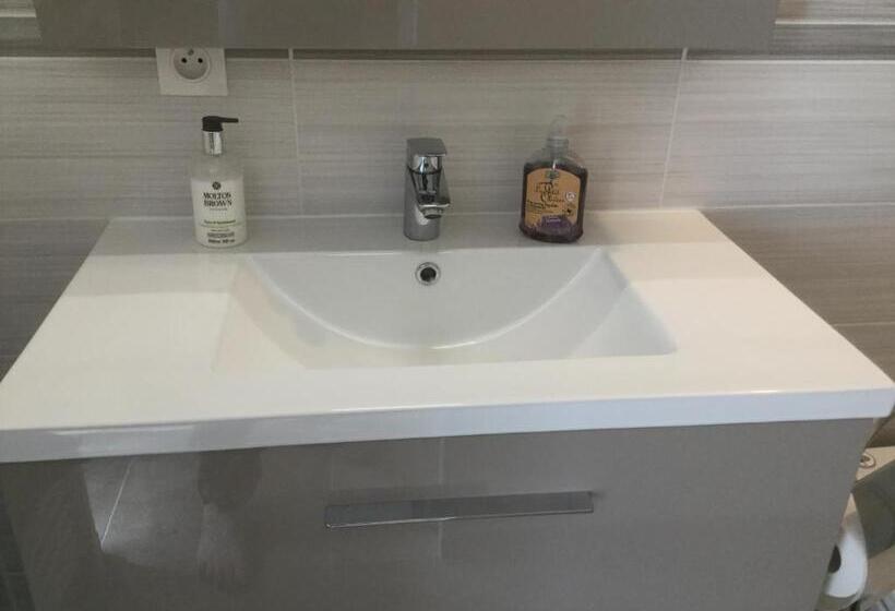 Standard room with outdoor bath, La Petite Jucherie