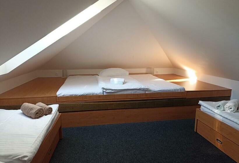 デラックスファミリールーム, Penzion A Restaurace Bělecký Mlýn