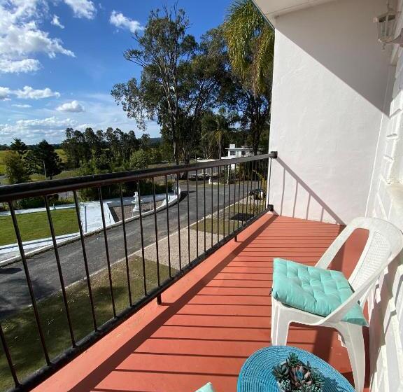 Номер Стандарт с Балконом, Dukes Plantation Retro Motel