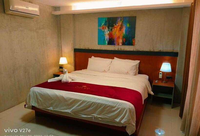 اتاق لوکس با تخت بزرگ, La Gensol Plaza