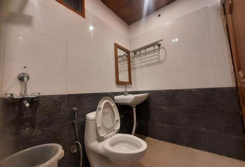 חדר סטנדרט לארבעה, Mountmemory , Barkot Yamunotri