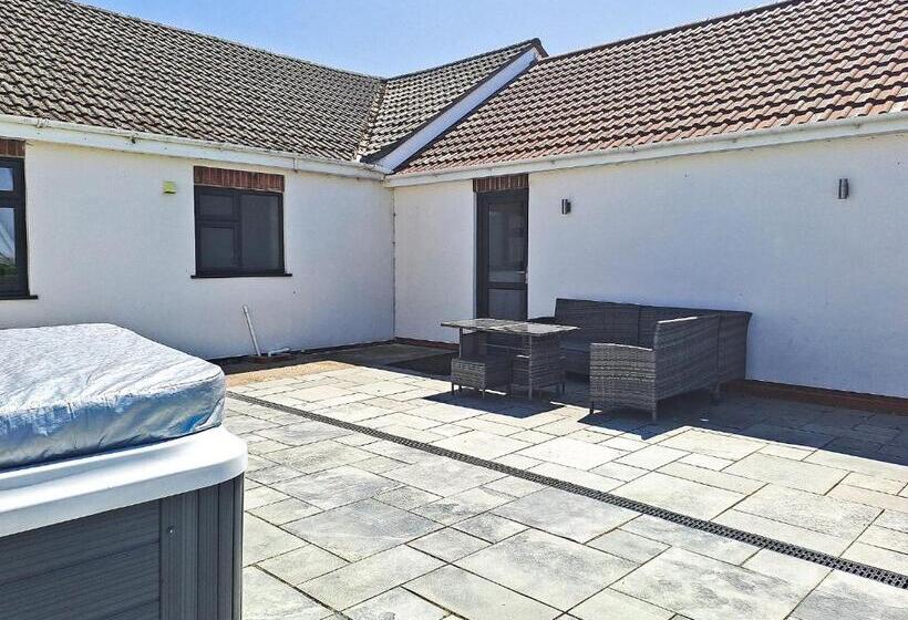 Дом 3 Спальни, Helsey Farm Cottages