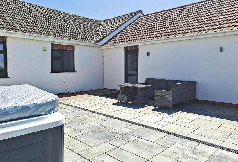 ３ベッドルームハウス, Helsey Farm Cottages