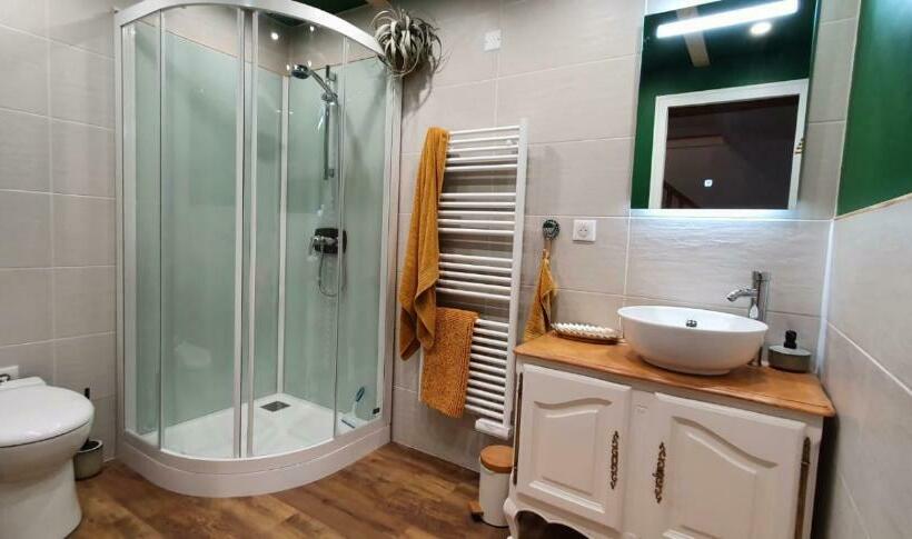 家庭工作室, Les Vieilles Pierres