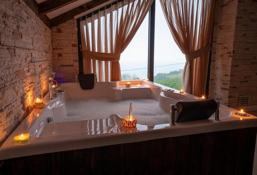 בקתה דלוקס, Poison Garden Sui̇te