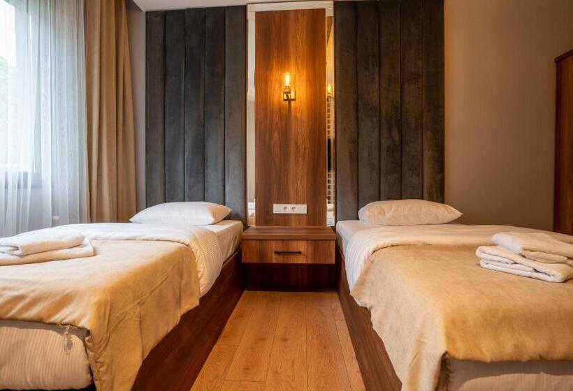 בקתה דלוקס, Poison Garden Sui̇te