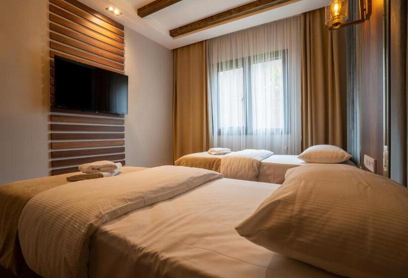 בקתה דלוקס, Poison Garden Sui̇te