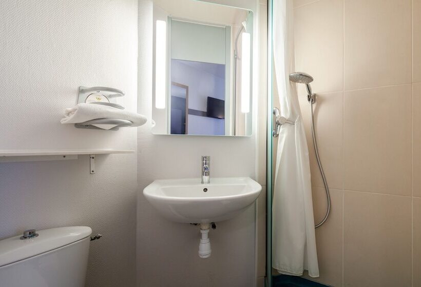 Четырехместный Номер Стандарт, B&b Hotel Noisy Le Grand