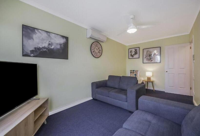 패밀리 룸, Hamilton Townhouse Motel