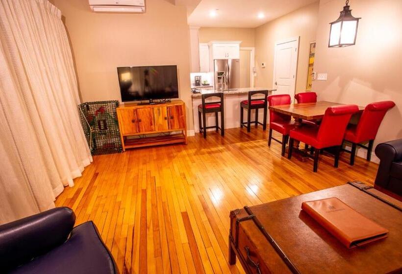 Апартаменты 1 Спальня, 84 Main