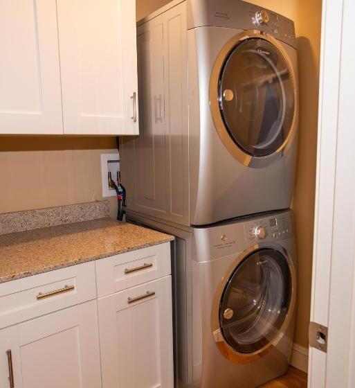 Апартаменты 1 Спальня, 84 Main