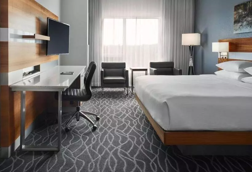 キングサイズベッドのデラックスルーム, Delta Hotels By Marriott Waterloo