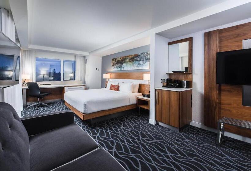 غرفة ديلوكس سرير كينج, Delta Hotels By Marriott Waterloo