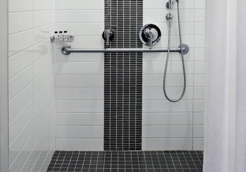 غرفة قياسية سرير كينج, Delta Hotels By Marriott Waterloo