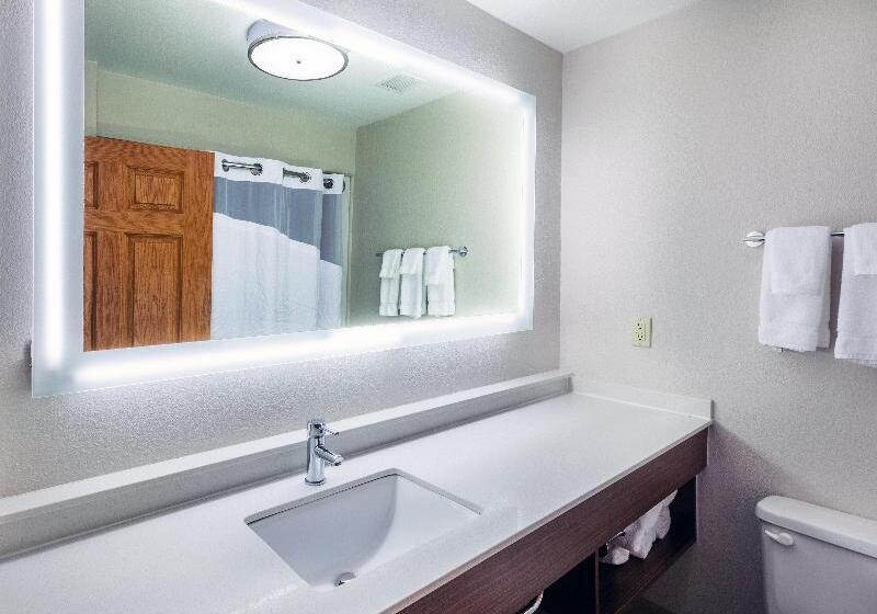 Junior Suite, Excel Capital