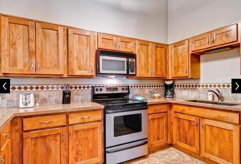 3ベッドルームアパートメント, Falcon Point