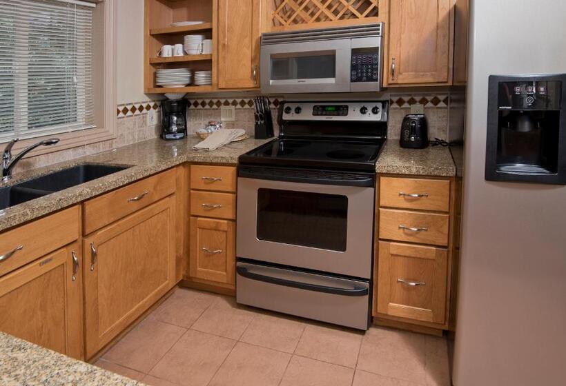 1ベッドルームアパートメント, Falcon Point