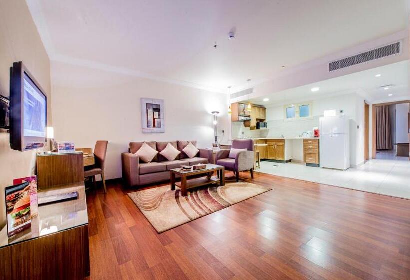 带双人大床的行政管理套房, Golden Tulip Hotel Buraidah Al Qassim