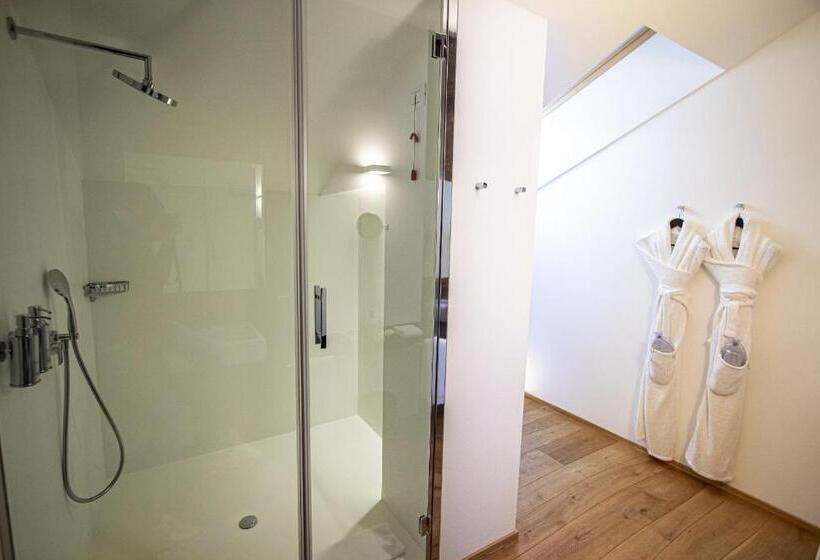 جناح جونيور, Montana Lodge & Spa, By R Collection Hotels