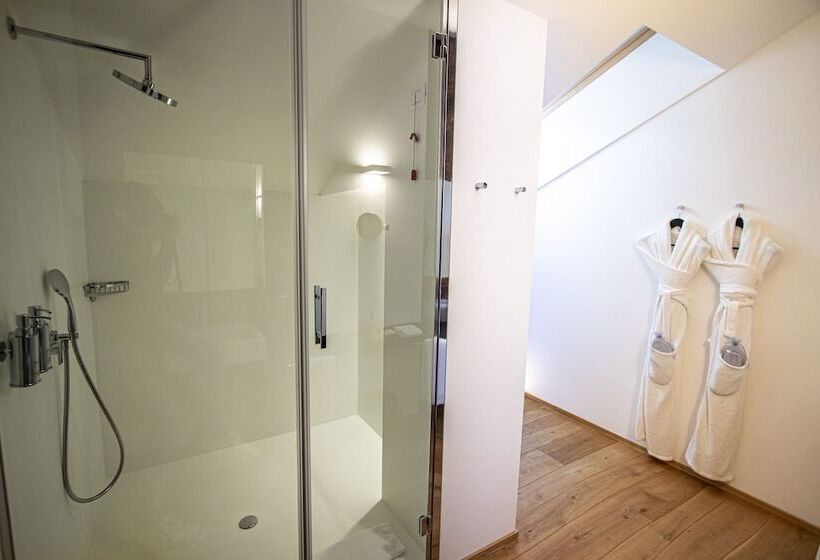 جناح جونيور, Montana Lodge & Spa, By R Collection Hotels