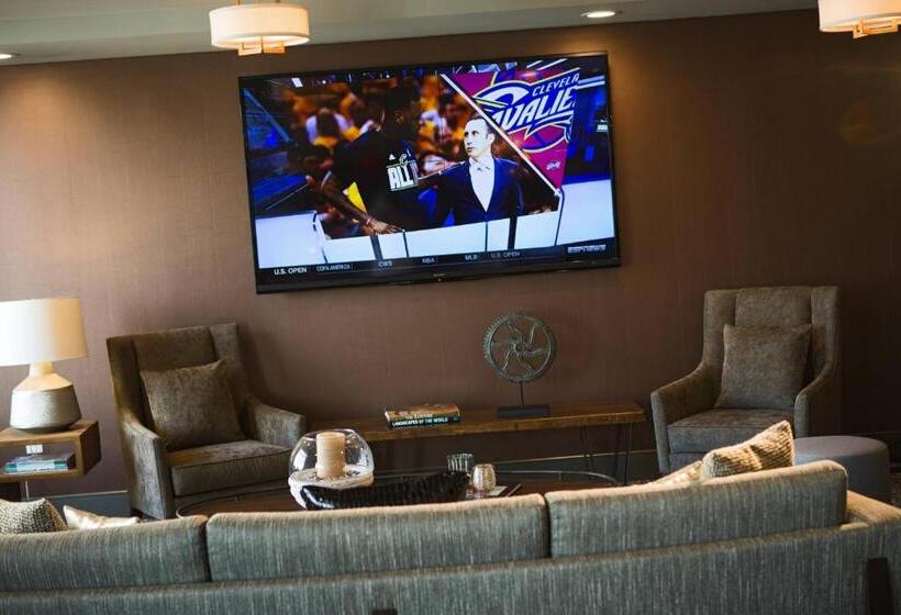 Люкс, Renaissance Allentown