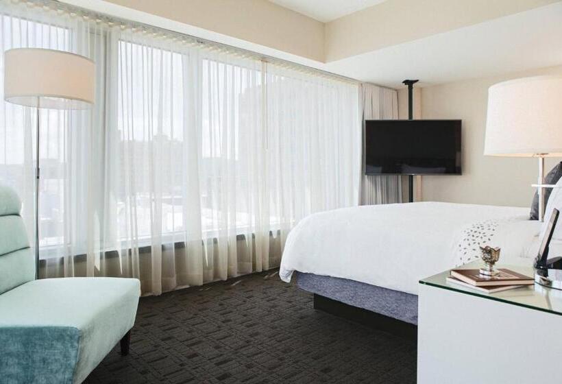 Люкс, Renaissance Allentown