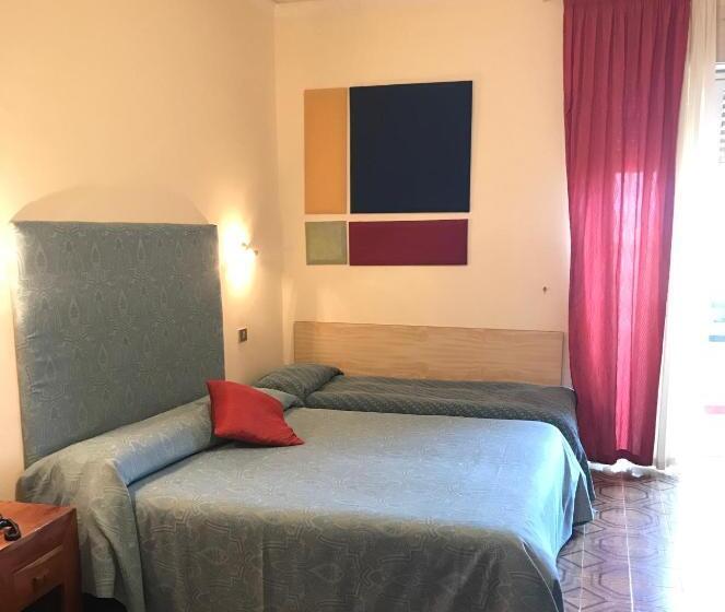 スタンダードトリプルルーム, Scala Greca