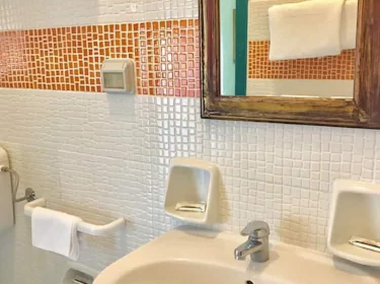 スタンダードトリプルルーム, Scala Greca