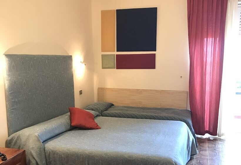 スタンダードトリプルルーム, Scala Greca