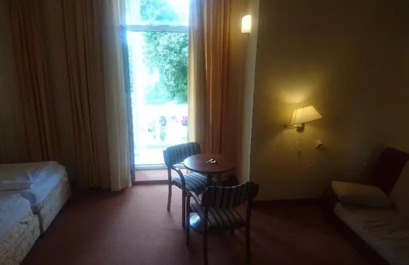 Perhesviitti, Vila Ružica  Glavna Zgrada I Depandanse