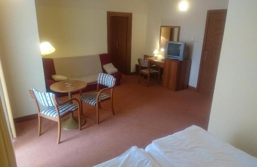 패밀리 스위트, Vila Ružica Glavna Zgrada I Depandanse