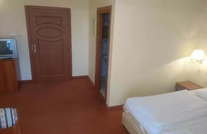 Perhesviitti, Vila Ružica  Glavna Zgrada I Depandanse