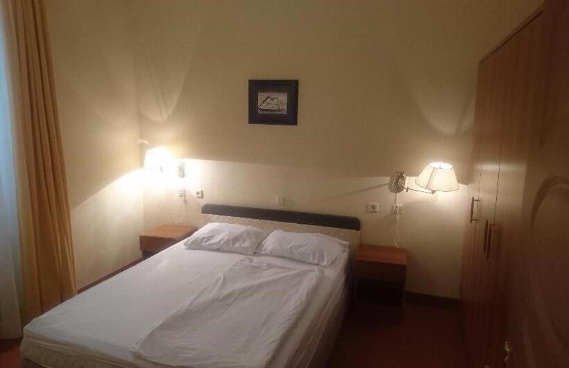 패밀리 스위트, Vila Ružica Glavna Zgrada I Depandanse