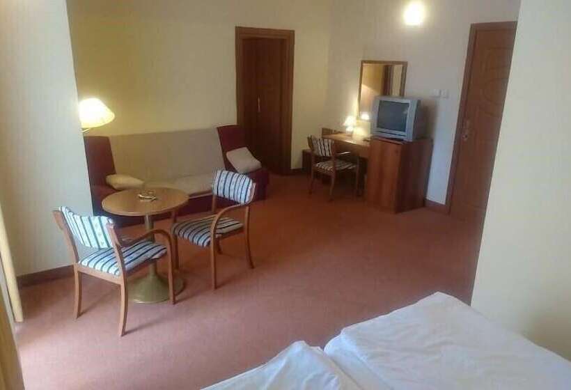 패밀리 스위트, Vila Ružica Glavna Zgrada I Depandanse