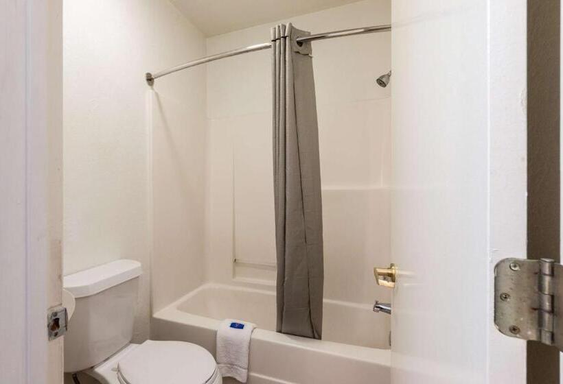 חדר קומפורט לשלושה, Motel 6 Seguin Tx