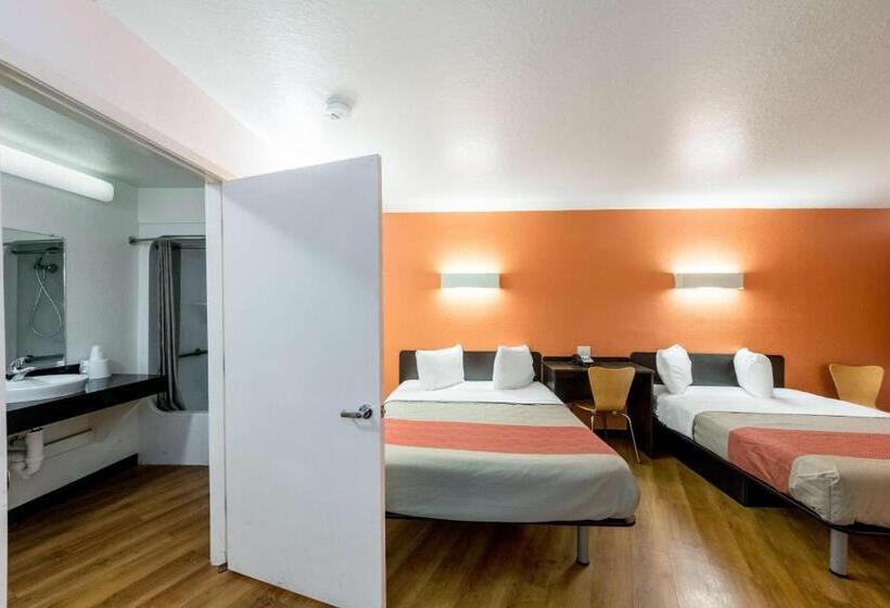 חדר קומפורט לשלושה, Motel 6 Seguin Tx