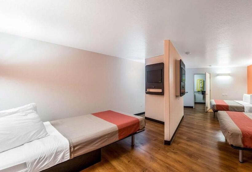 חדר קומפורט לשלושה, Motel 6 Seguin Tx