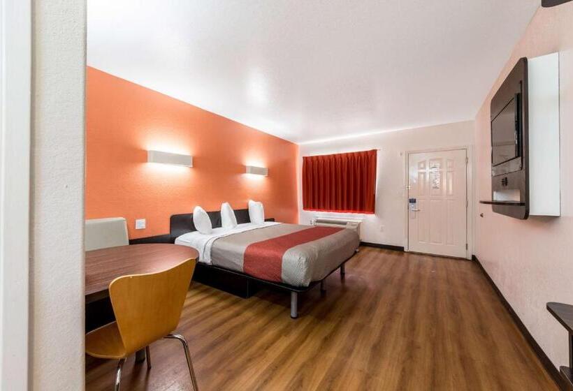 חדר סטנדרט מותאם לאדם עם מוגבלויות, Motel 6 Seguin Tx