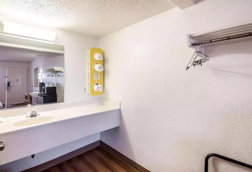 キングサイズベッドのスタンダードルーム, Motel 6 Anniston, Al