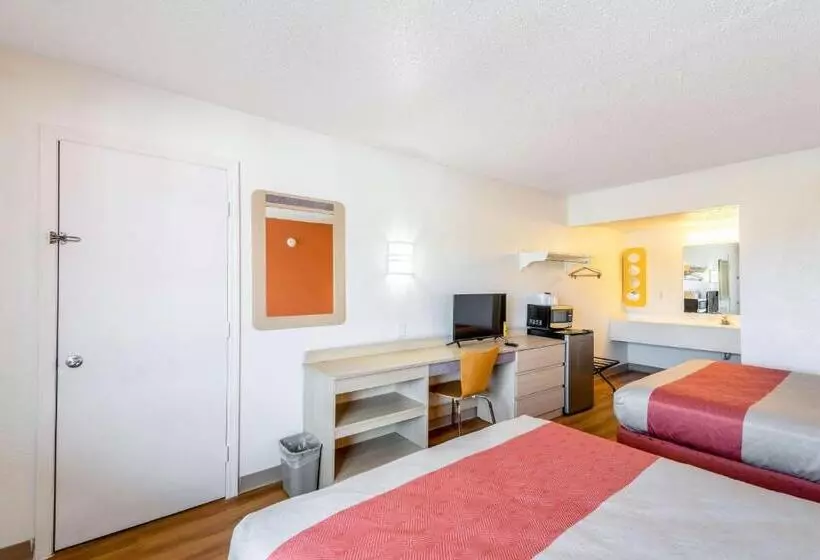 身障者適用スタンダードルーム, Motel 6 Anniston, Al