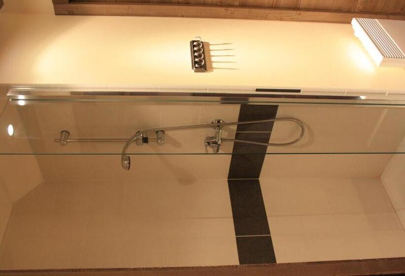 استودیوی استاندارد, Noemys Deneb