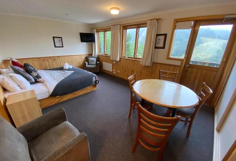 Четырехместный Номер Стандарт, Candlelight Lodge