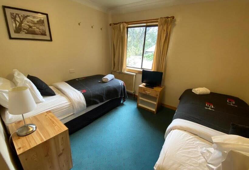 Четырехместный Номер Стандарт, Candlelight Lodge