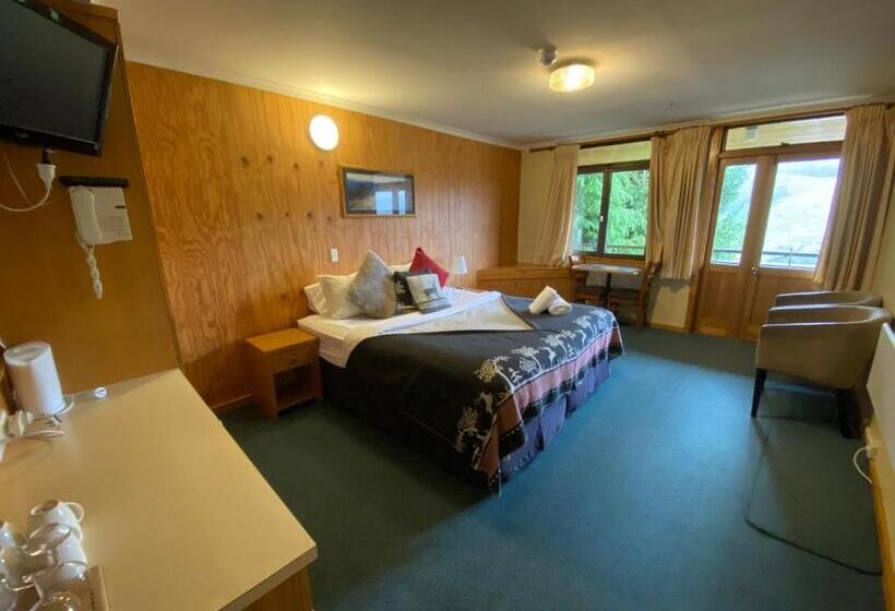 Четырехместный Номер Стандарт, Candlelight Lodge