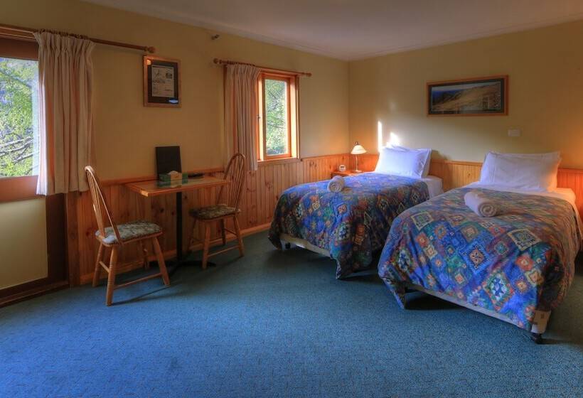 Четырехместный Номер Стандарт, Candlelight Lodge